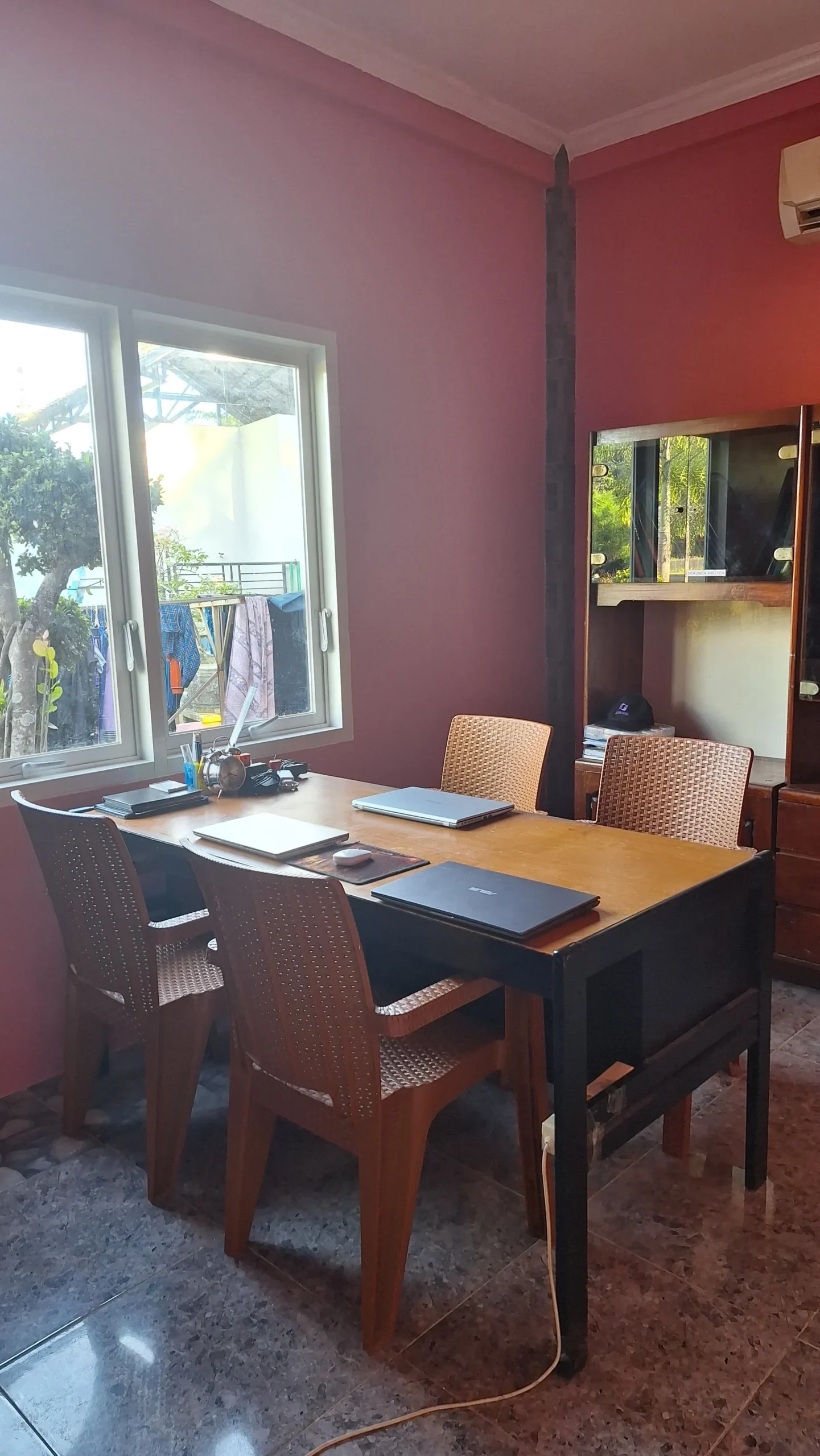 Office (Kantor)